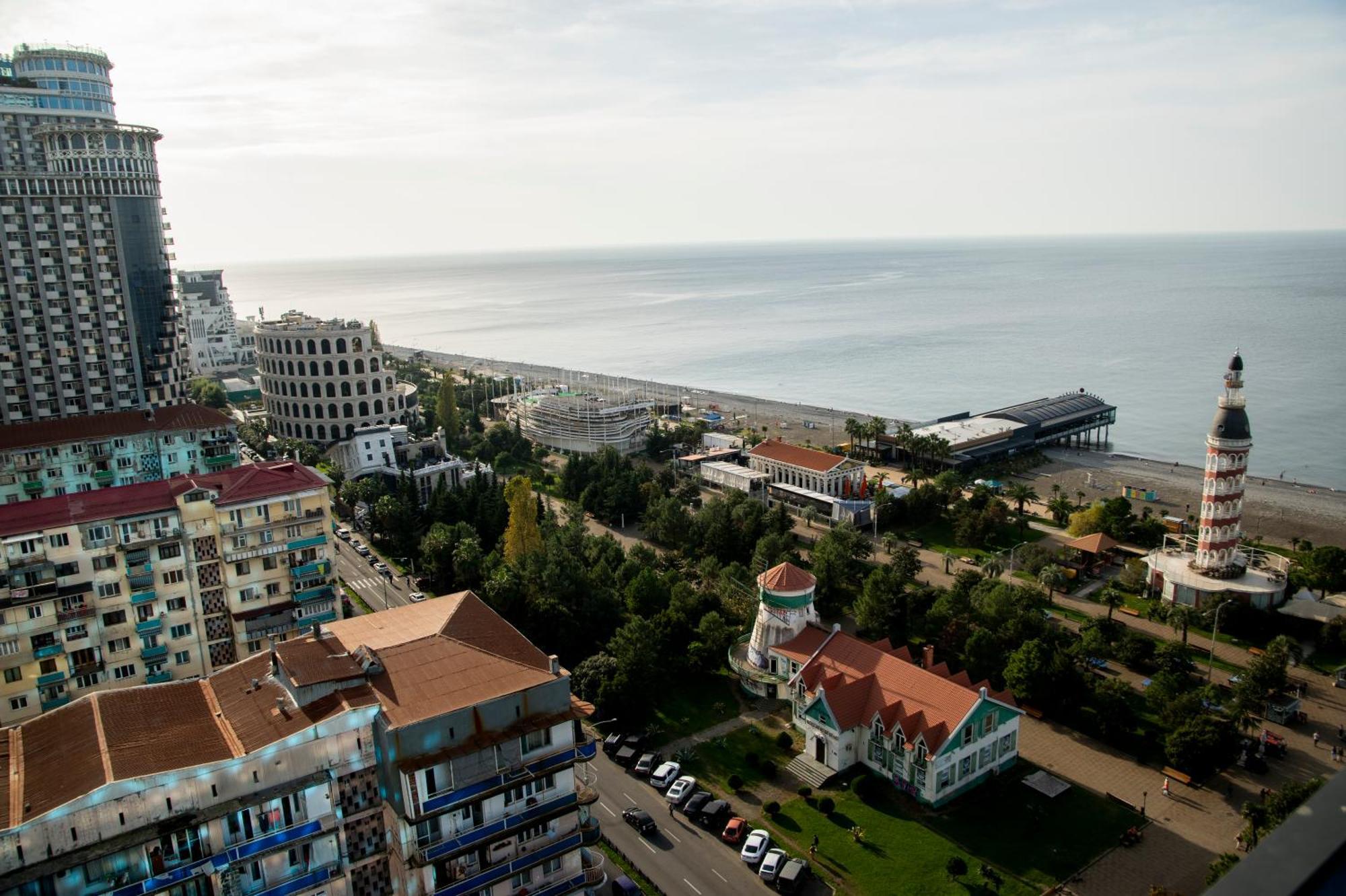 Spend Your Time In Orbi City Batumi Kültér fotó