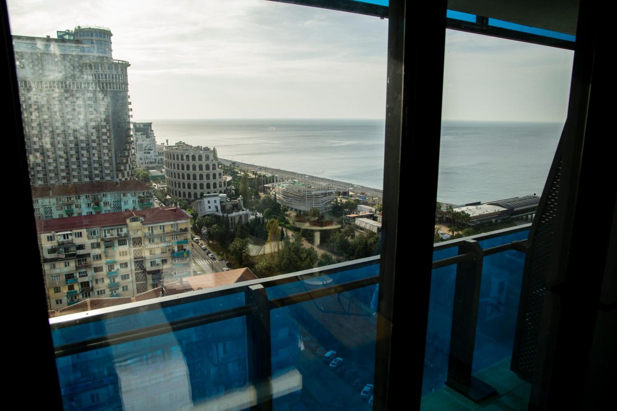 Spend Your Time In Orbi City Batumi Kültér fotó
